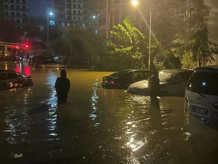 İstanbul'un kuzeyi sele teslim: 2 can kaybı!