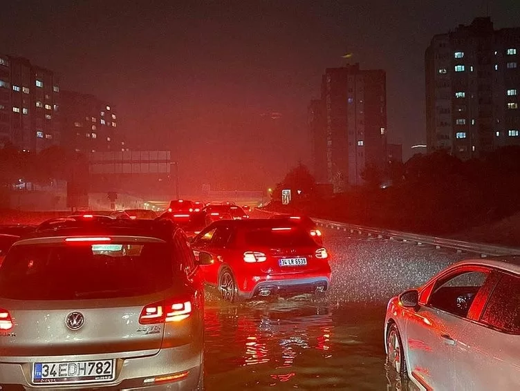 İstanbul'un kuzeyi sele teslim: 2 can kaybı!