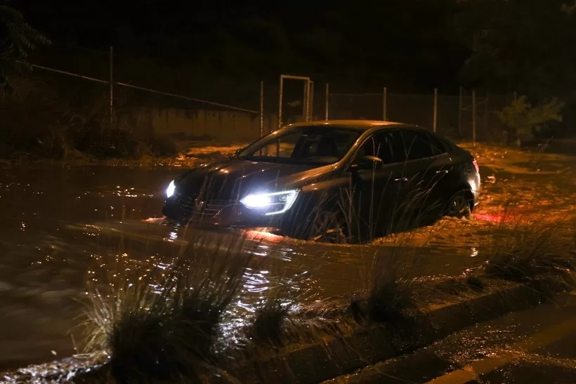 İstanbul'un kuzeyi sele teslim: 2 can kaybı!