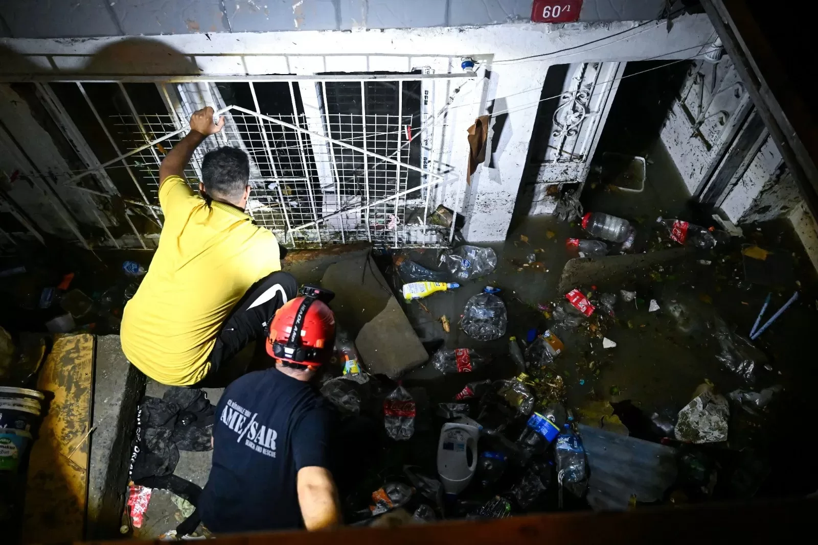 İstanbul'un kuzeyi sele teslim: 2 can kaybı!