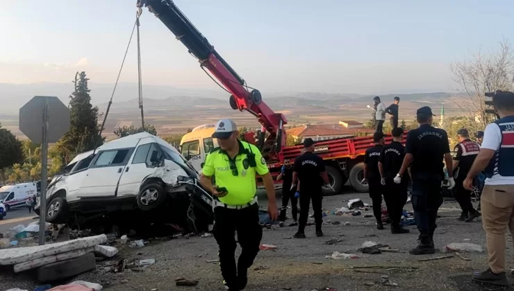 Nurdağı yolunda feci kaza: 5 ölü, 17 yaralı