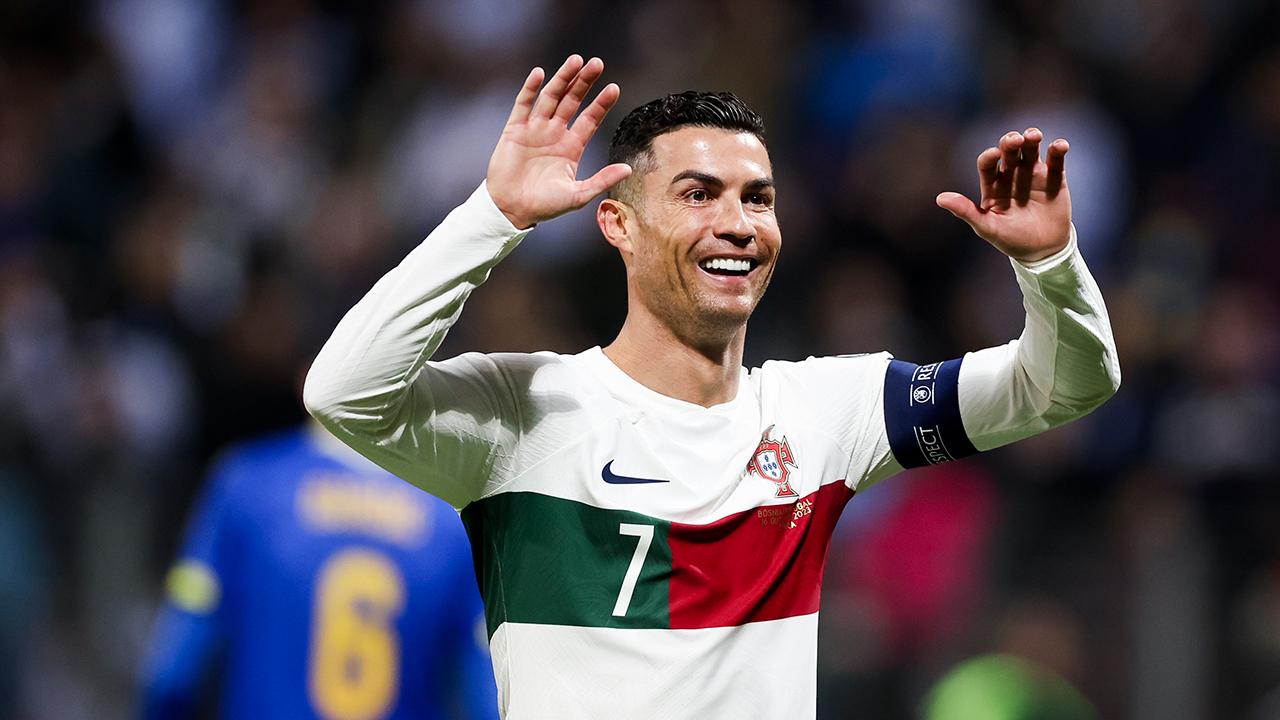 Rekorların adamı Ronaldo'ya pastalı kutlama