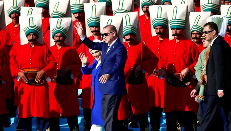 Hollande: Erdoğan’ın Osmanlı hayali sürüyor