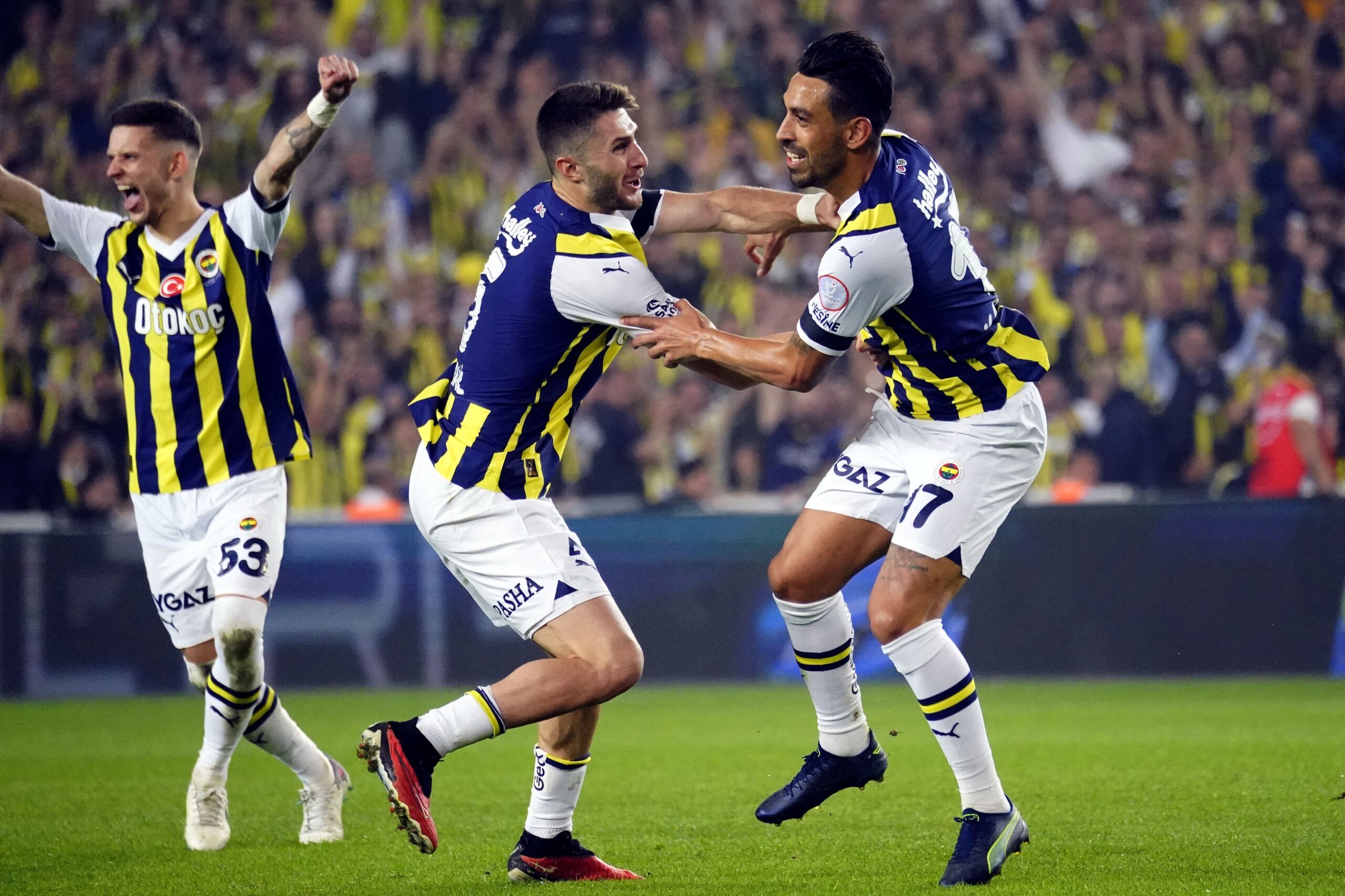 Fenerbahçe rekora doymuyor: Tüm kulvarlarda 17'de 17