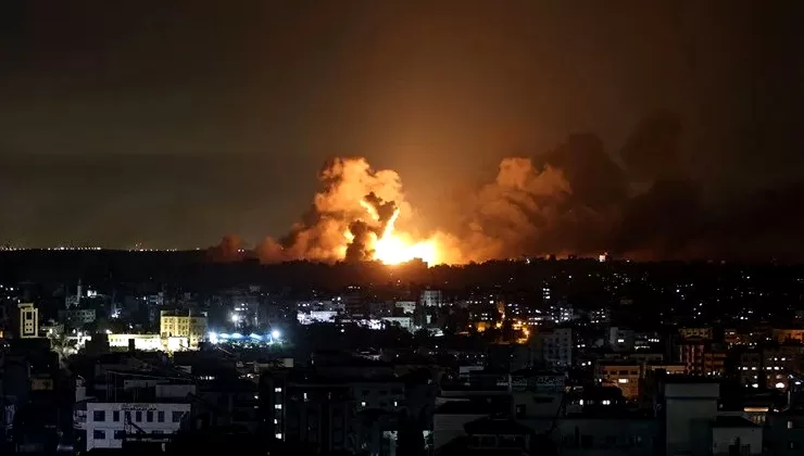 Gazze Şeridi gece boyu bombalandı