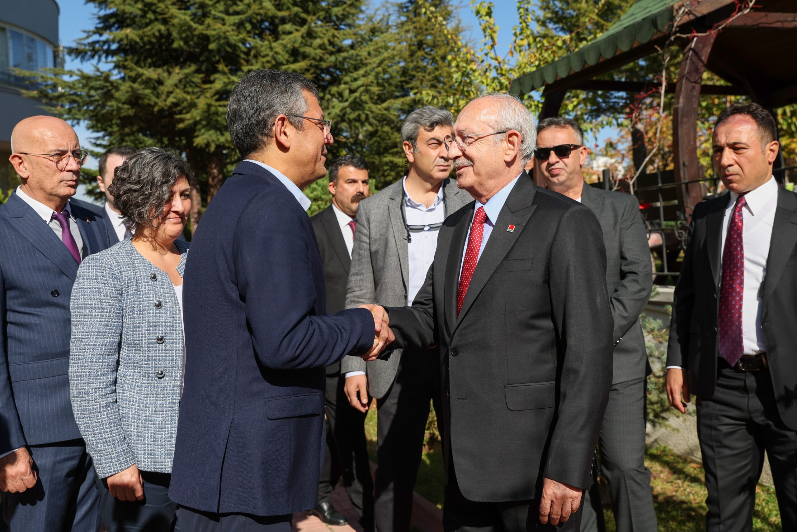 Özgür Özel'den Kılıçdaroğlu'na aile ziyareti