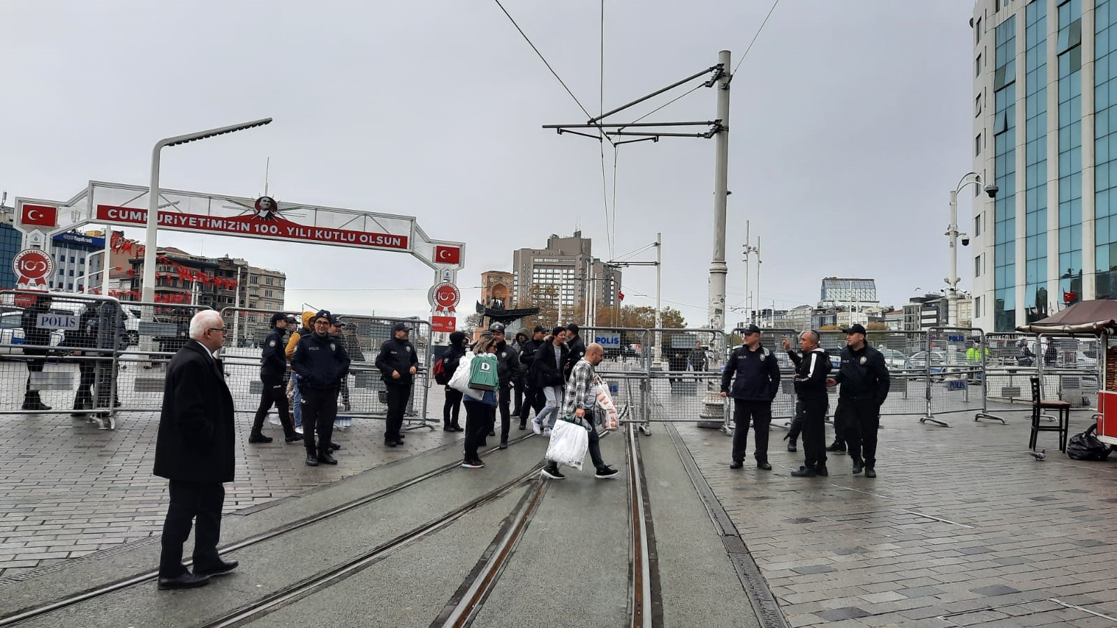 Taksim Meydanı kapatıldı