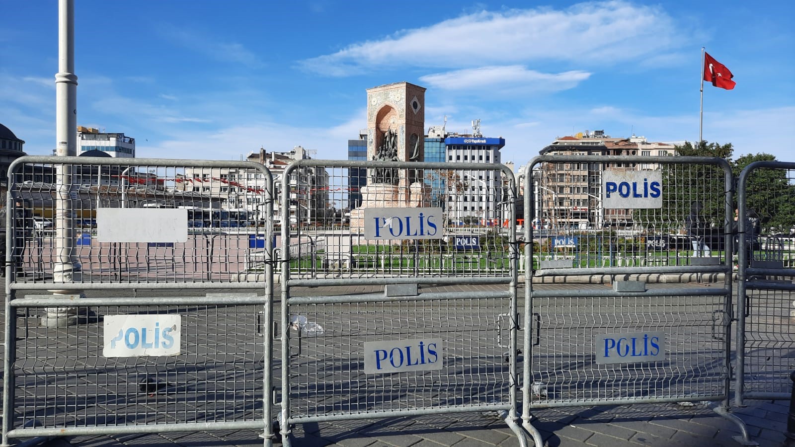 Taksim Meydanı kapatıldı