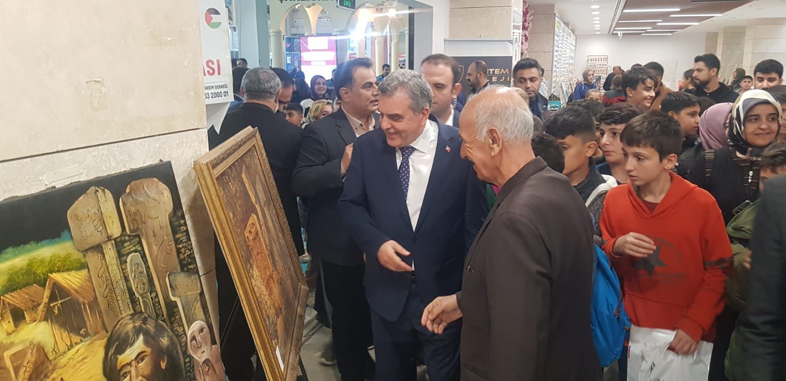 Ressam Nihat Kürkçüoğlu’nun “Şanlıurfa” konulu Kişisel Resim Sergisi açıldı