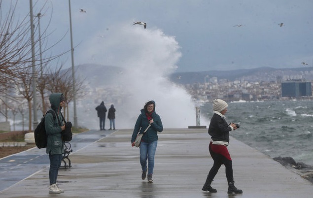 Sağanak ve fırtına etkisini artıracak! Meteoroloji’den yeni uyarı