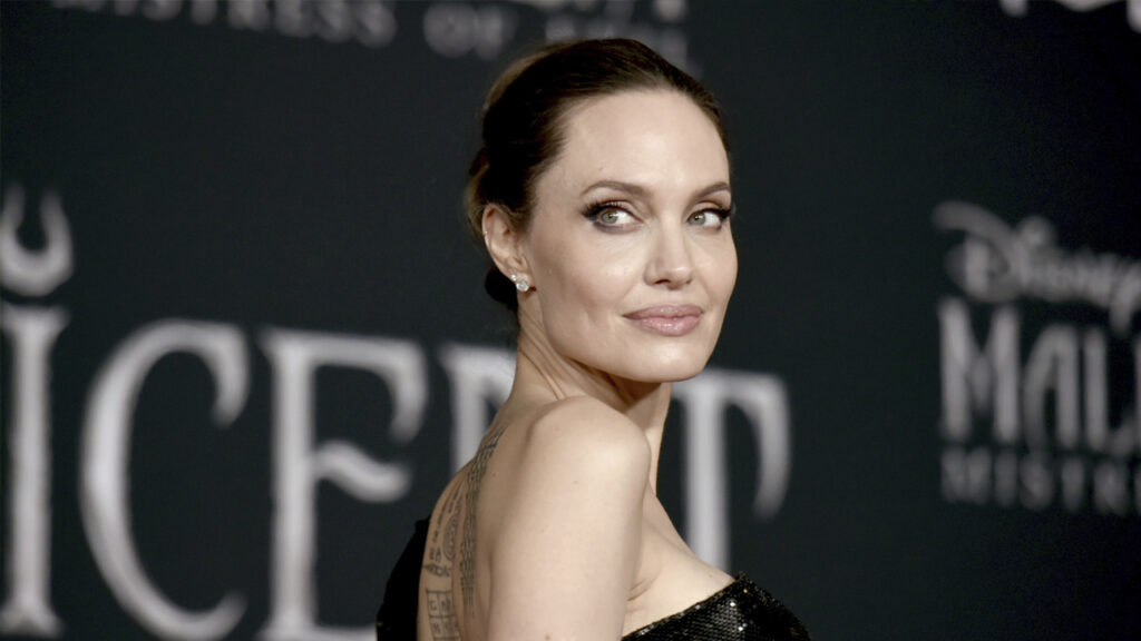 Angelina Jolie sevenlerini üzecek haber! Oyunculuğu bırakıyor mu? Kamboçya'ya mı yerleşiyor?