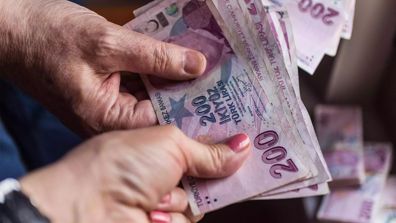 Çalışan emeklilere 5 bin lira ikramiye Resmi Gazete’de