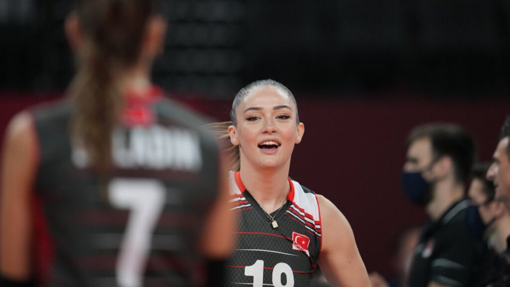 Zehra Güneş kaleci olmak istiyor: 90 dakika koşamam! Zehra Güneş kaleci olmak istiyor 90 dakika koşamam!