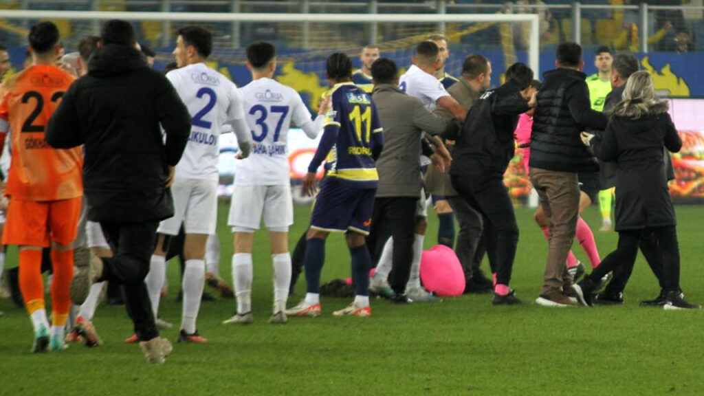 Ankaragücü Başkanı Faruk Koca hakeme saldırdı! Adliyeye gönderildi