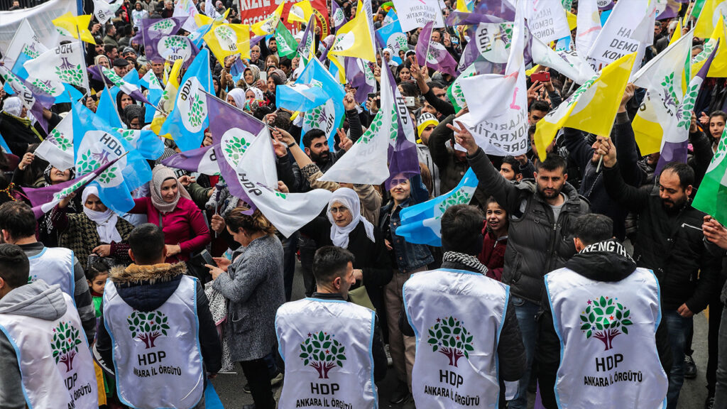 Serok ne demek? Serok Türkçesi nedir? Serok Kürtçe ne demek? Biji Serok ne demek? Türkçede serok ne demek?