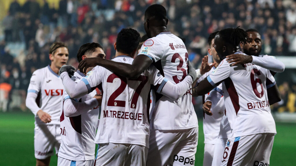 Trabzonspor Başakşehir maçı CANLI DONMADAN İZLE! Trabzonspor Başakşehir maçı hangi kanalda? Muhtemel 11'ler