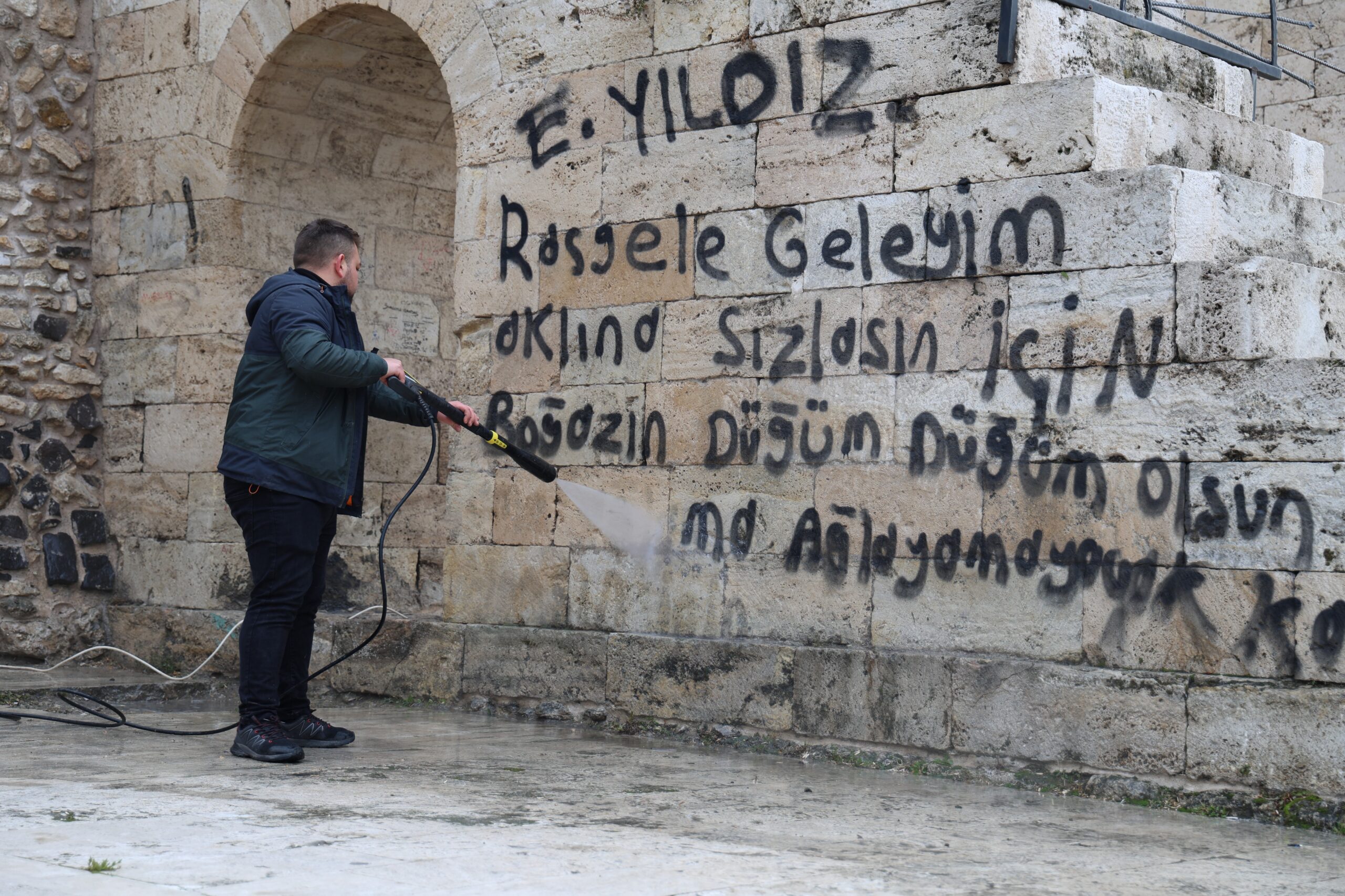 Tarihe yapılan saygısızlık temizlendi