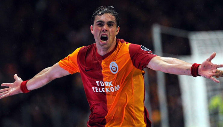 Elmander Galatasaray taraftarıyla maçı izledi