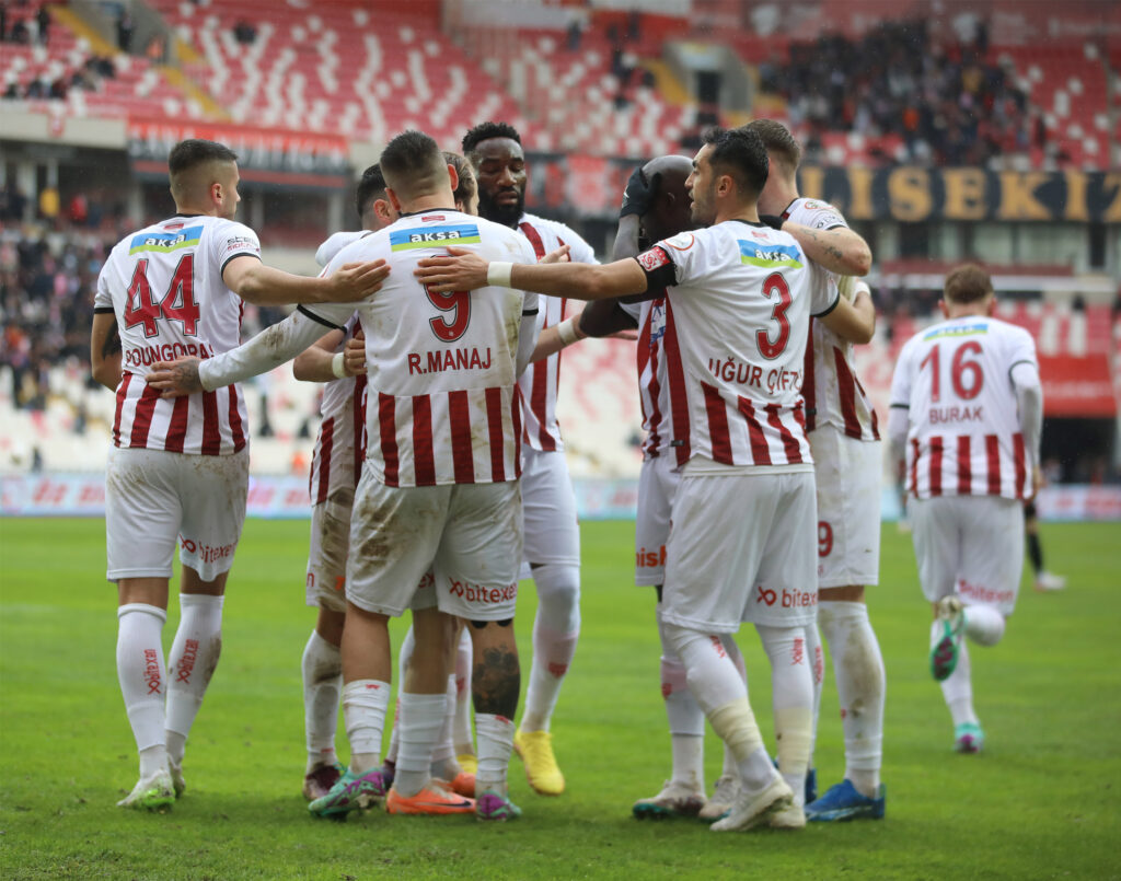 Antalyaspor Sivasspor maçı hangi kanalda? Antalyaspor Sivasspor maçı canlı izle! TRT Spor, BeIN Sports, Justin Tv, Selçuksports, Taraftarium24 CANLI İZLE