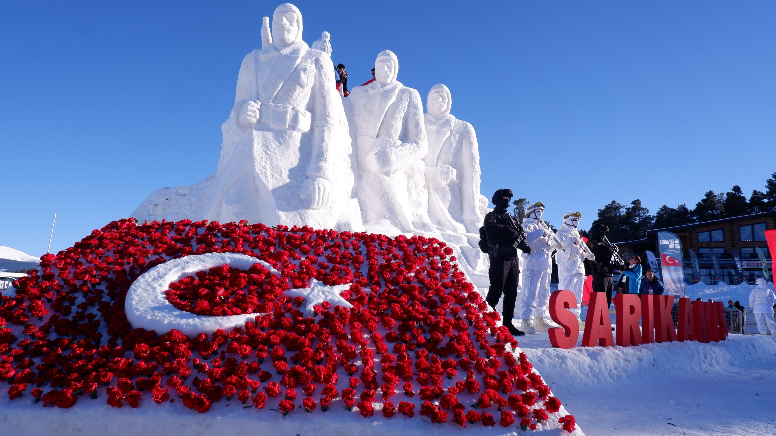 Sarıkamış’ta kardan heykellerinin açılışı yapıldı