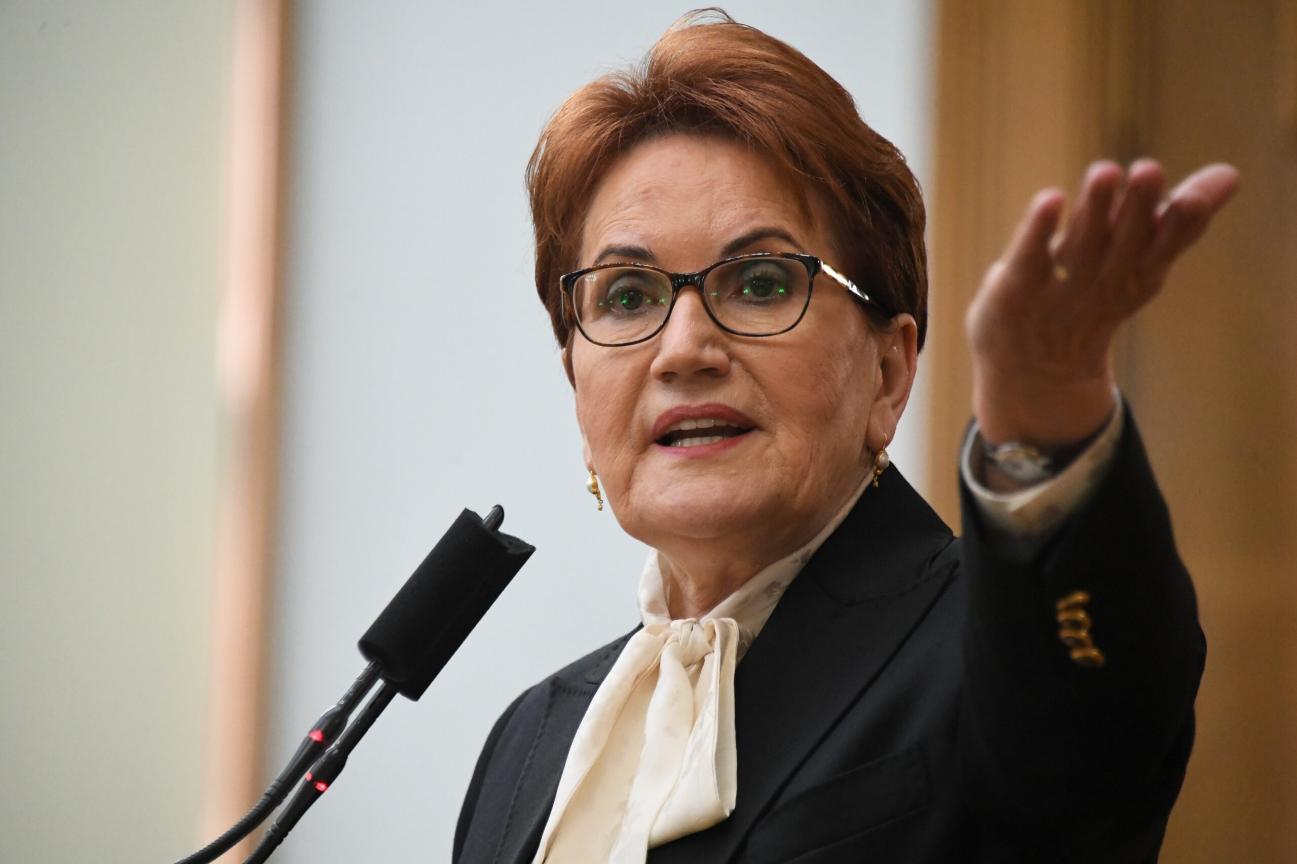 Akşener’den CHP’ye: Açık şekilde DEM’le el sıkışın