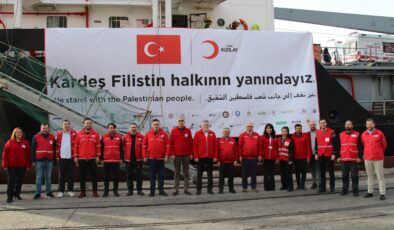 Türk Kızılay’ının 3. yardım gemisi Gazze’ye uğurlandı