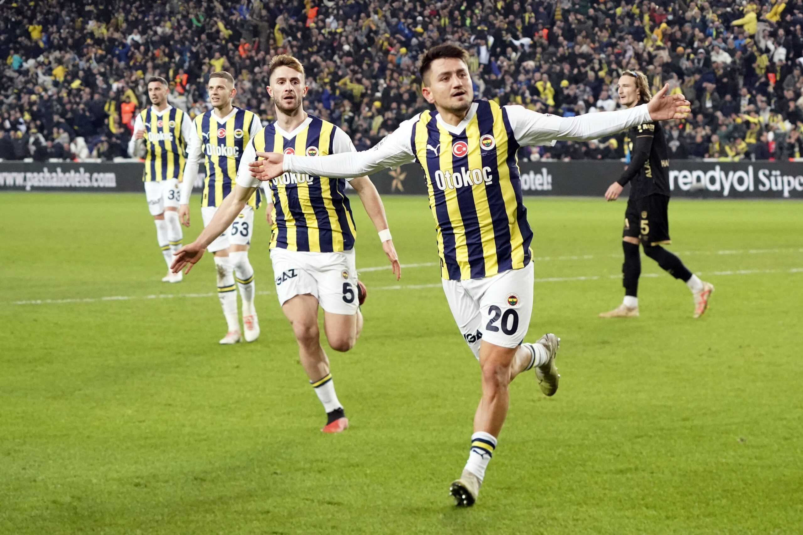 Fenerbahçe tüm kulvarlarda 100 golü geçti