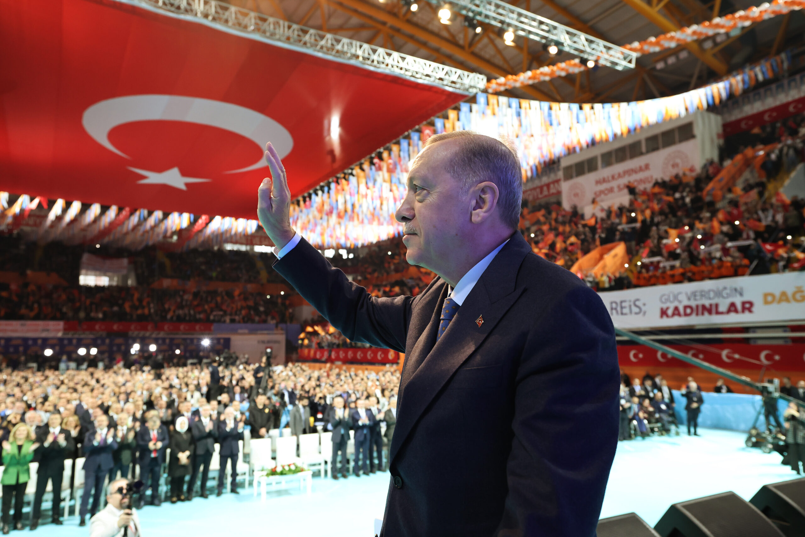 Erdoğan: İzmir’i Türkiye Yüzyılı belediyeciliğinden mahrum bırakmayalım