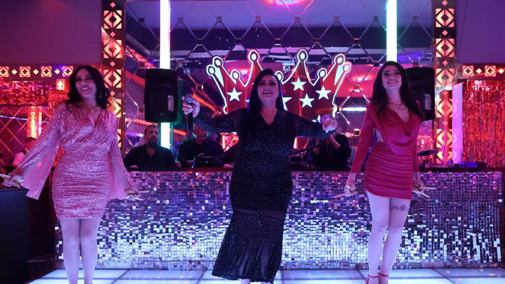 Yeni pavyon dansı geldi! İnci Taneleri dizisinin Dilber'i yine pavyon dansı oynadı! Yeni pavyon dansı İZLE