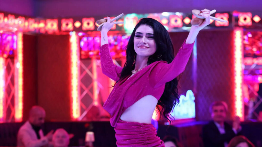 Yeni pavyon dansı geldi! İnci Taneleri dizisinin Dilber'i yine pavyon dansı oynadı! Yeni pavyon dansı İZLE
