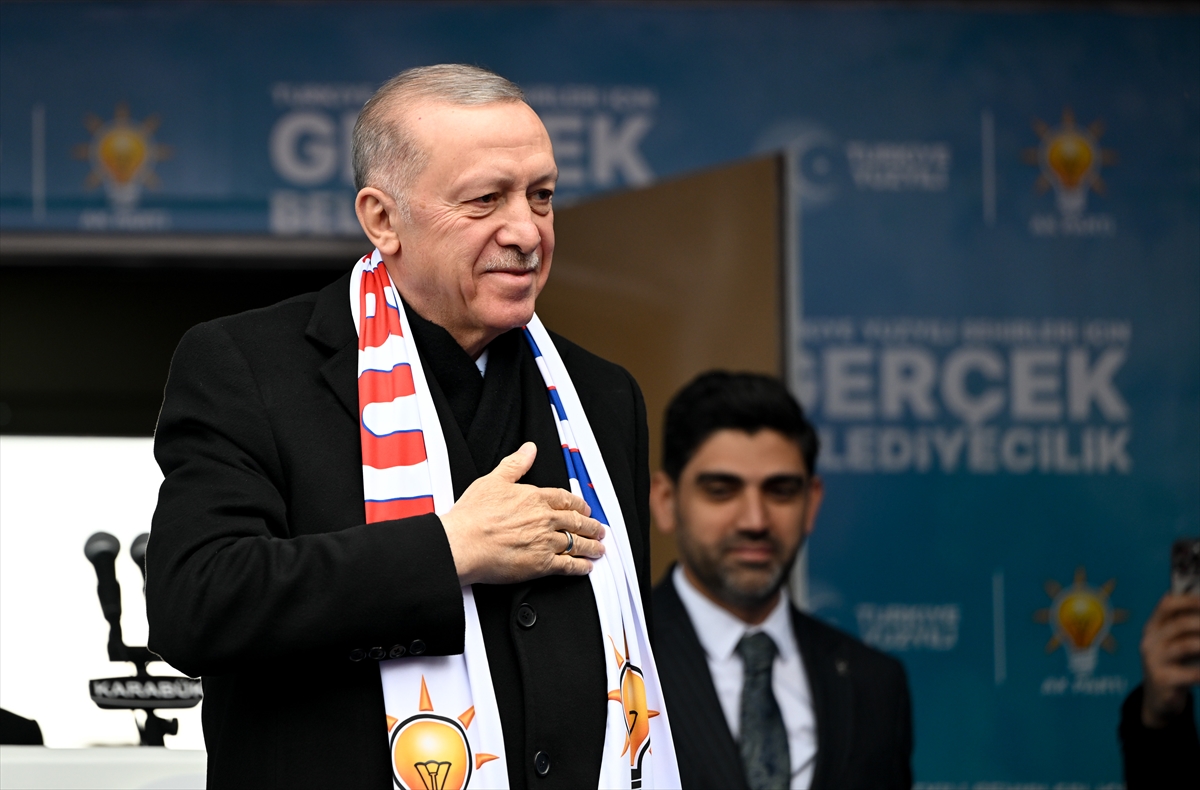 Erdoğan: Emeklinin sıkıntılarının çözümü boynumuzun borcu