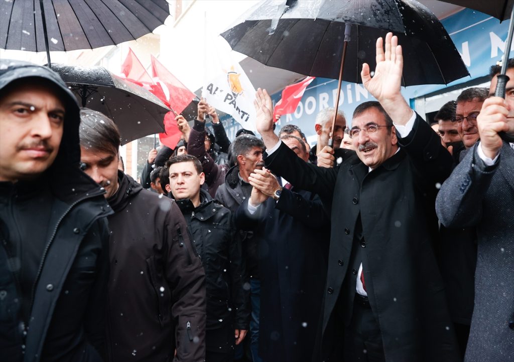 Cevdet Yılmaz: Onlar gerçek belediyecilik yapmıyor