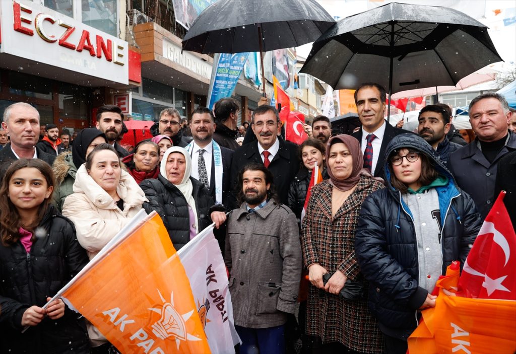 Cevdet Yılmaz: Onlar gerçek belediyecilik yapmıyor