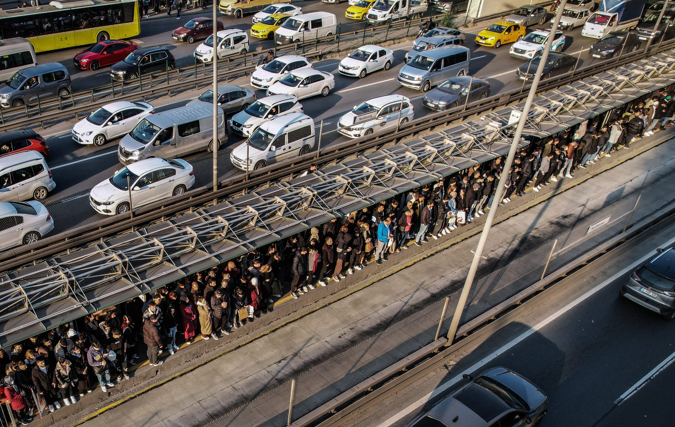 Metrobüs yoğunluğu iftara kadar sürüyor