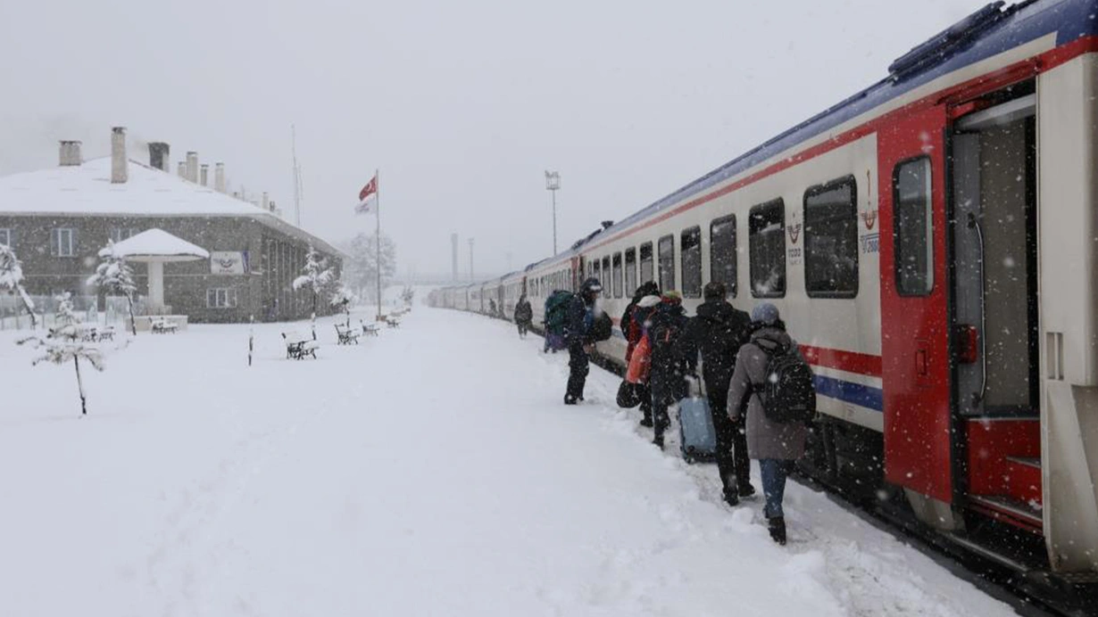 Ankara-Tatvan turistik treni seferlere başlıyor