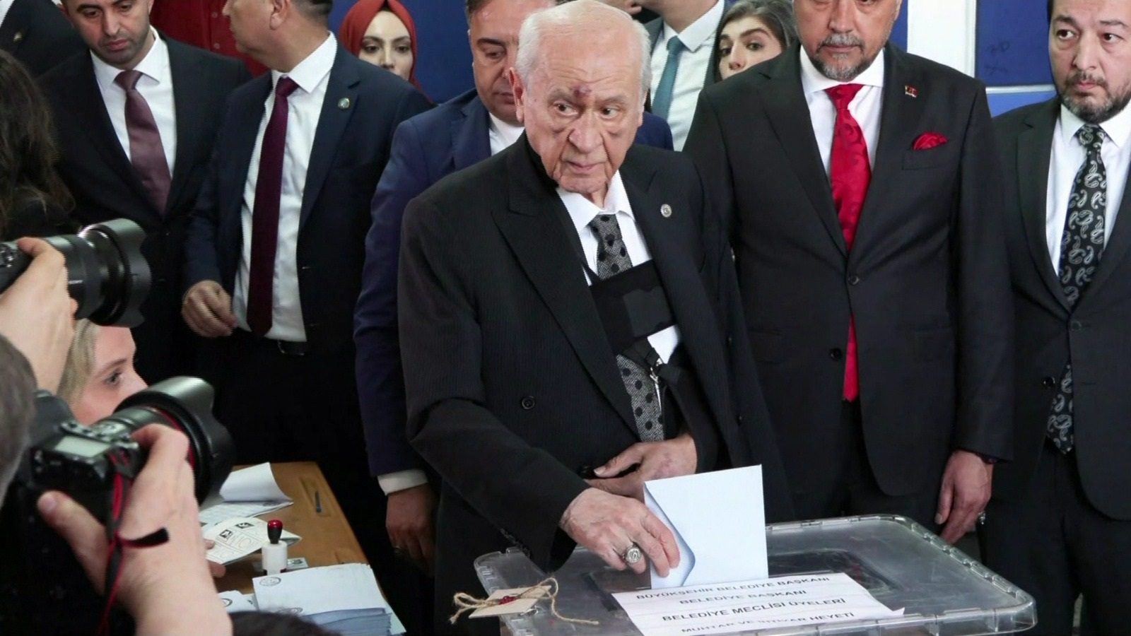 MHP Lideri Devlet Bahçeli, Oyunu Ankara’da Kullandı