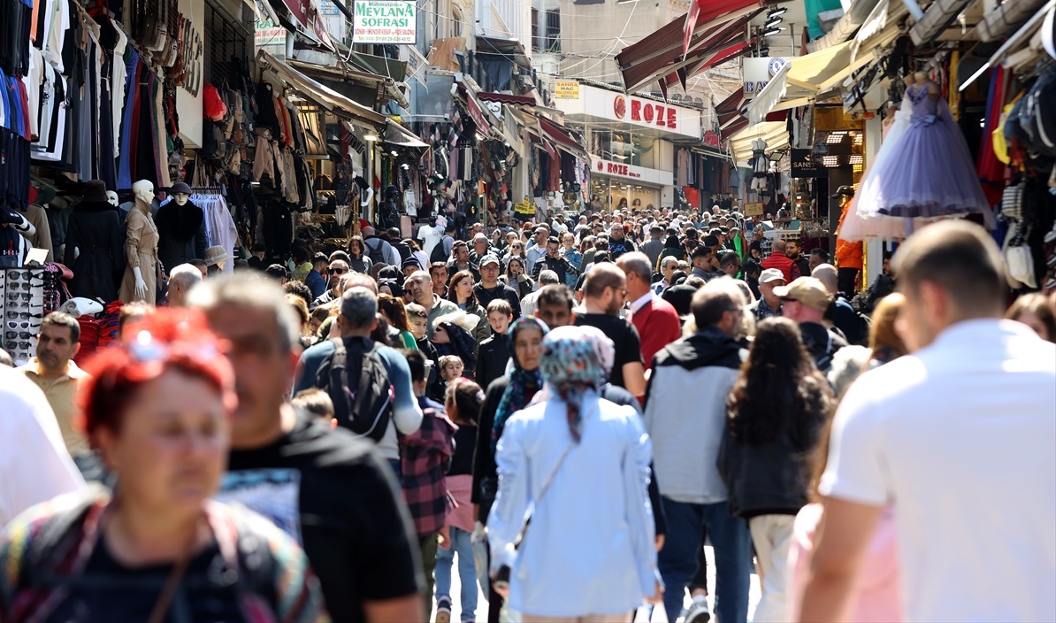 Bayram Alışverişinin Merkezi Eminönü