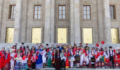 TBMM Başkanı Kurtulmuş, Dünya Çocuklarını Kabul Etti