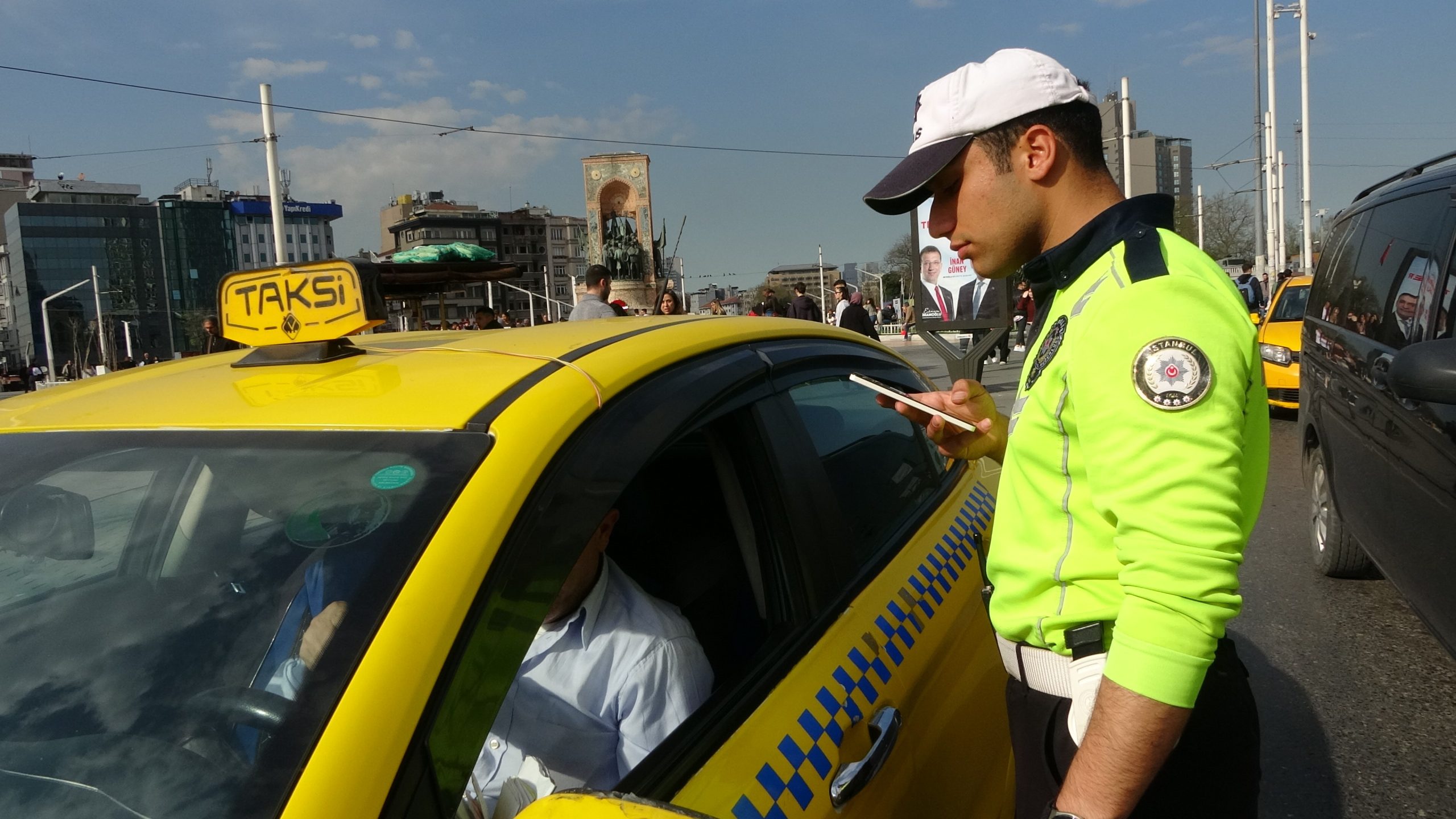 Taksim’de Ticari Taksi Denetimi: 39 Bin 155 Lira Ceza Kesildi