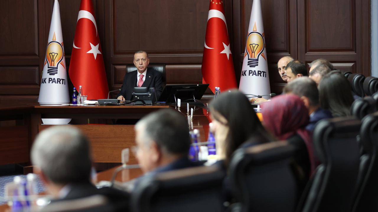 AK Parti MYK Yarın Toplanıyor: Değişim Olacak mı?