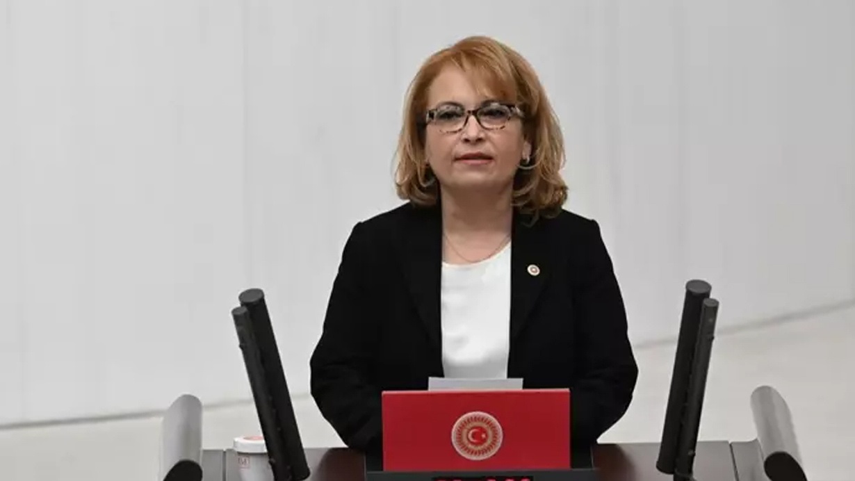 İYİ Parti’den İstifa Eden Ayşe Sibel Yanıkömeroğlu CHP’ye Katıldı