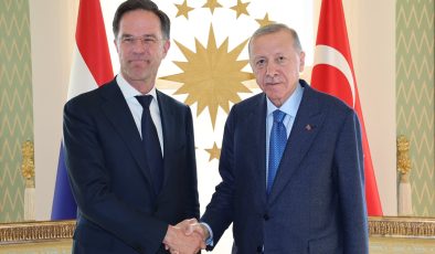 Cumhurbaşkanı Erdoğan, Mark Rutte’yi Tebrik Etti