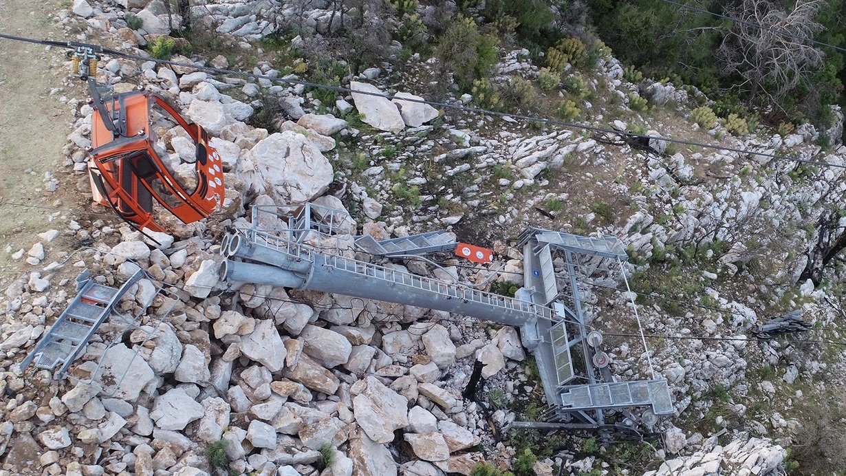 Antalya’daki Teleferik Kazasının Enkazı Görüntülendi