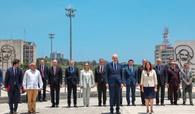 TBMM Başkanı Numan Kurtulmuş Küba’da