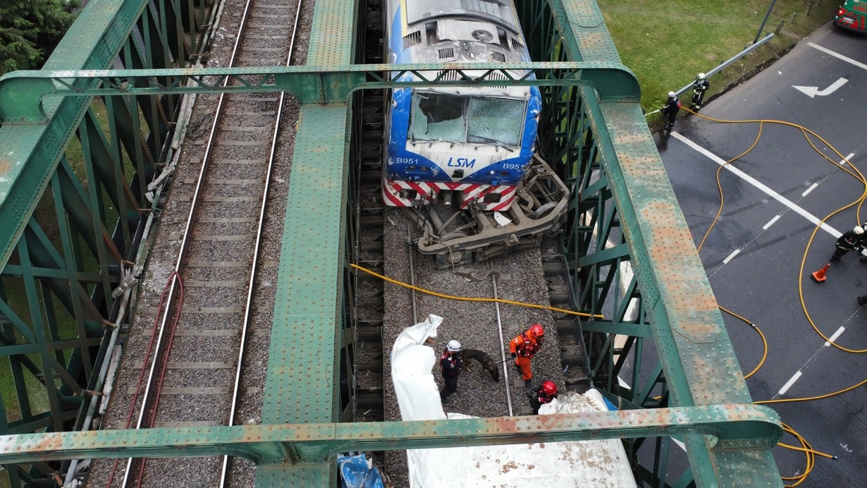 Yolcu Treni Boş Trene Çarptı: 90 Yaralı