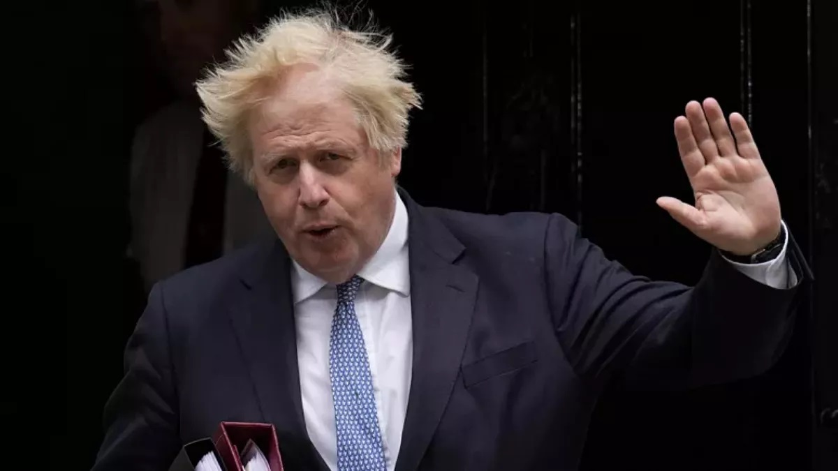 İngiltere Eski Başbakanı Boris Johnson, Oy Vermeye Kimliksiz Gitti