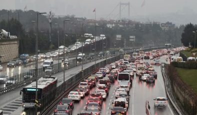 İstanbul Trafiğine Sağanak Etkisi