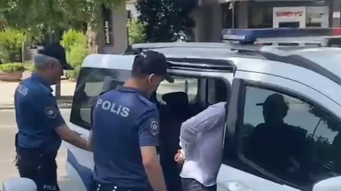 Ambulansın Önünü Kesen Şahıslar Yakalandı