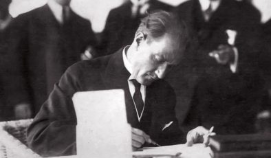 MSB, Atatürk’ün Orijinal İmzalarını Paylaştı