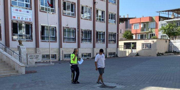 Kimliğini Okul Bahçesindeki Mazgala Düşürdü: Sınava Giremedi